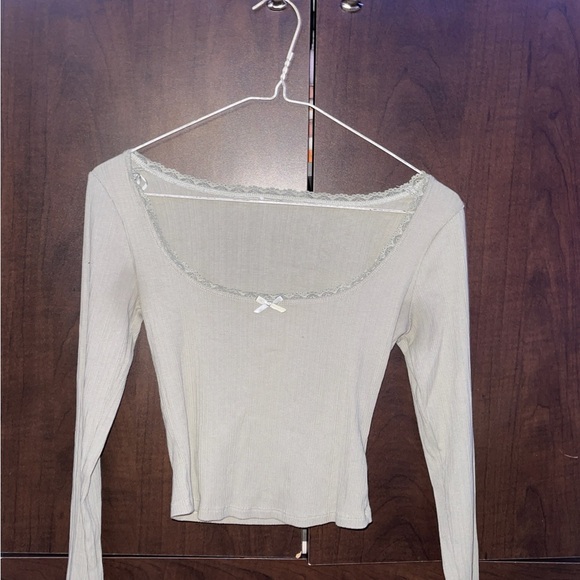 Tops - Elegant Gray Long Sleeve Top with Lace Trim